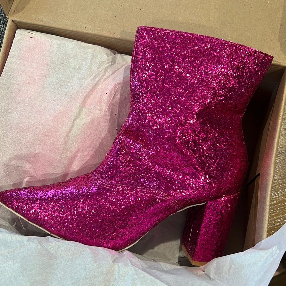 NWT and box old cutler booties